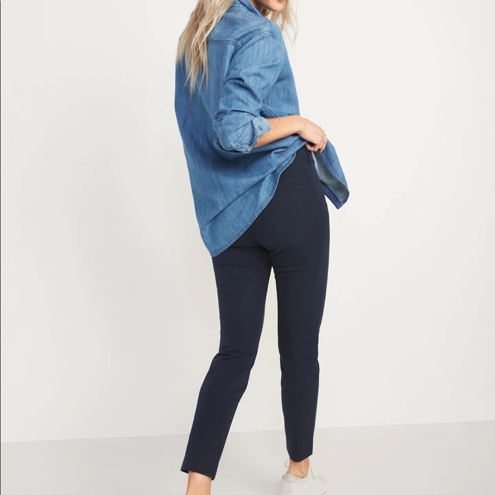 Old Navy Mid Rise Pixie Pant